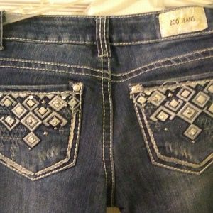 Gently used cute detailed jeans!